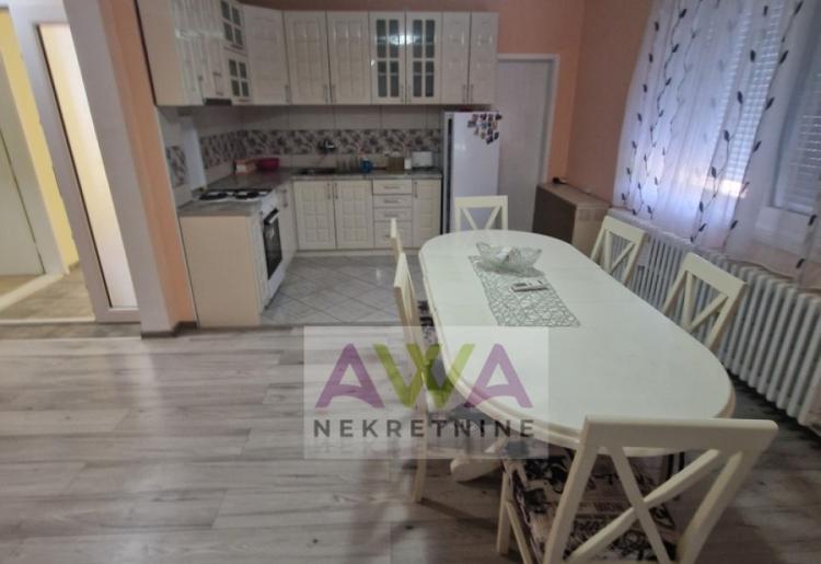 Bački Gračac – Kuća sa lokalom i garažom, plac 650m²