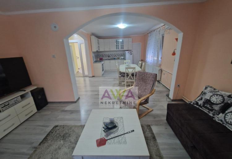 Bački Gračac – Kuća sa lokalom i garažom, plac 650m²