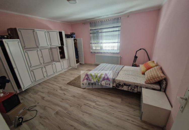 Bački Gračac – Kuća sa lokalom i garažom, plac 650m²
