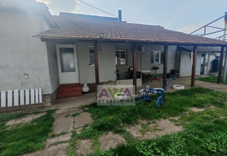 Sombor, Naselje Goge – Kuća 102m² na placu 719m² sa pomoćnim objektima i garažom