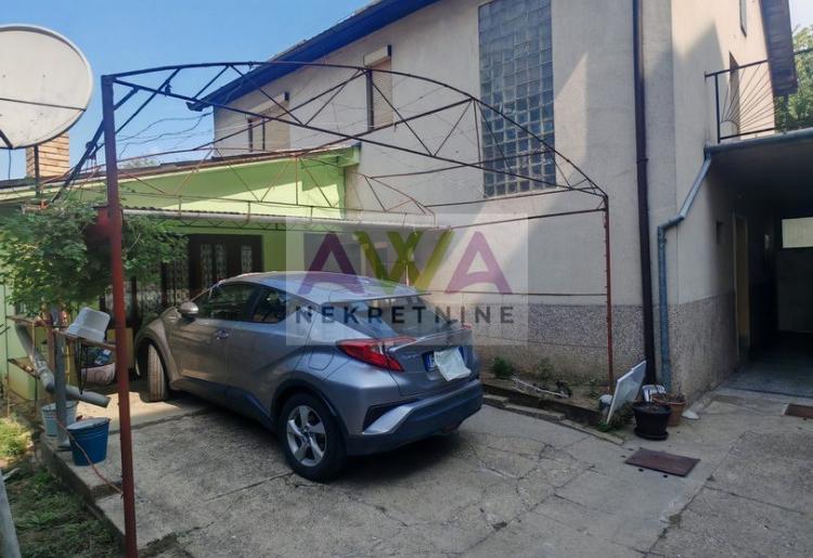 Sombor – Širi centar – Spratna kuća 206m2 sa garažom, zasebna parcela