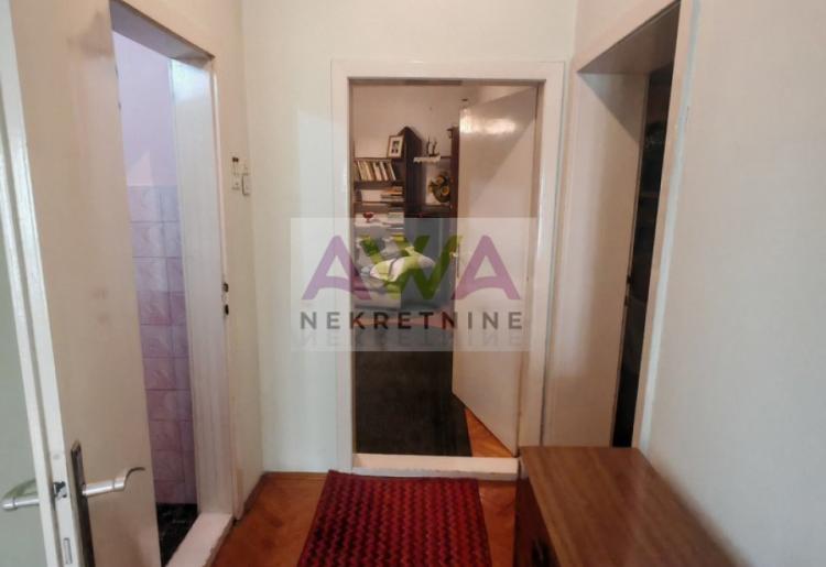 Sombor – Širi centar – Spratna kuća 206m2 sa garažom, zasebna parcela