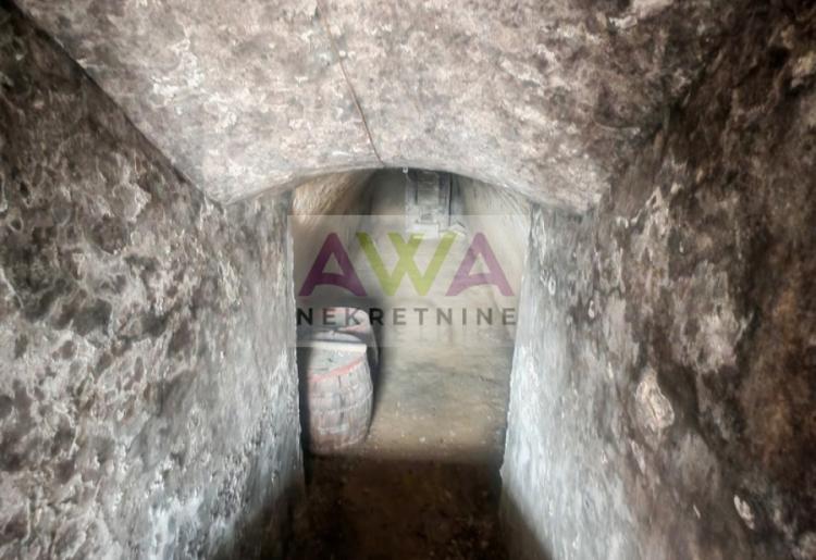 Imanje za život i proizvodnju – vinograd, voćnjak i podrum u Sivcu