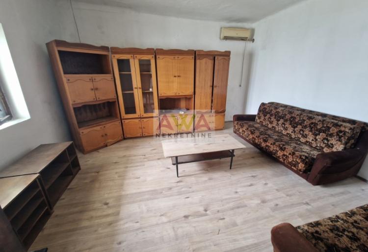 Kruščić – Kuća na skoro jutro placa sa zasadom lešnika