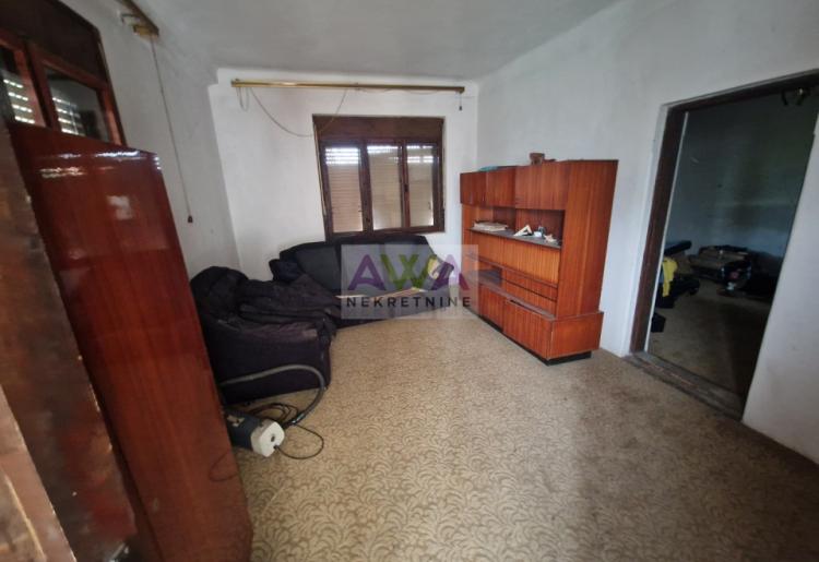 Kruščić – Kuća na skoro jutro placa sa zasadom lešnika