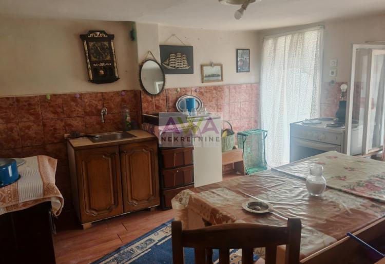 Sombor – Trosobna kuća 99m2 u blizini škole, plac 527m2