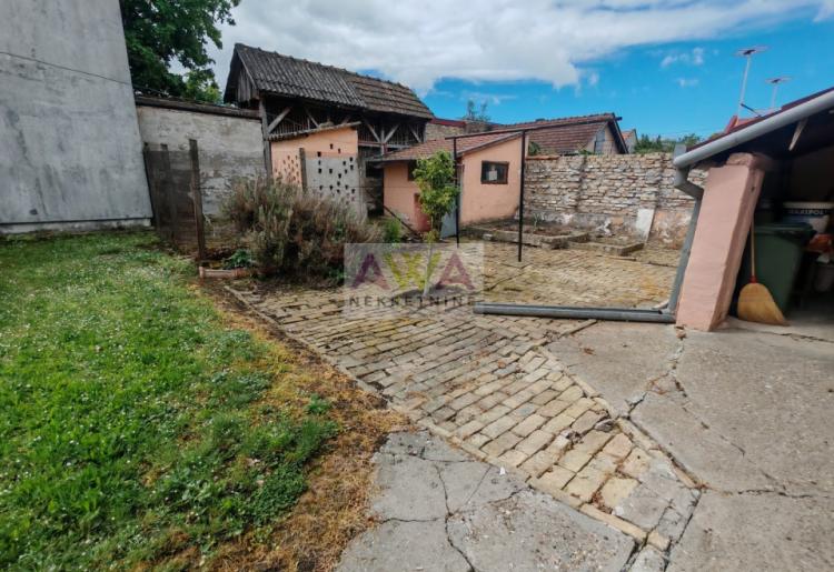 Sombor – Trosobna kuća 99m2 u blizini škole, plac 527m2