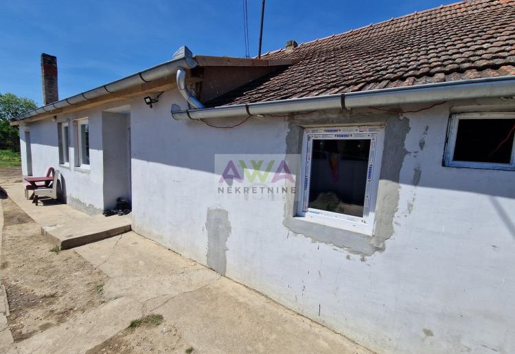 Stapar – Renovirana prizemna kuća 135m2 na placu 562m2