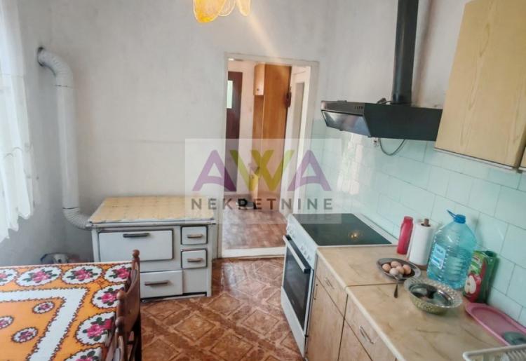 Aleksa Šantić – Održavana, nameštena kuća 94m2 + garsonjera, plac 14 ari