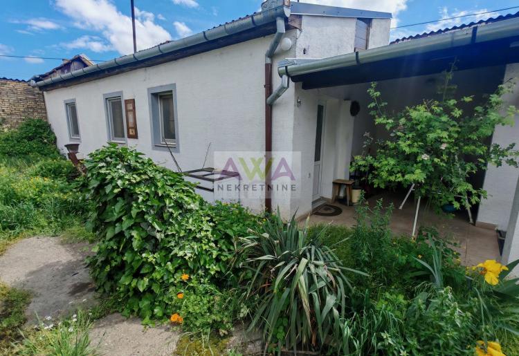 Sombor – Renovirana kuća 48m² sa garažom i baštom, plac 294m²