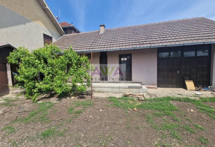 Bački Brestovac – Spratna kuća 242m2 na placu od 24 ara, legalizovano i namešteno