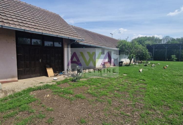 Bački Brestovac – Spratna kuća 242m2 na placu od 24 ara, legalizovano i namešteno