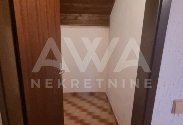 Bukovac, Sombor. Višeporodična kuća sa jutrom zemlje.