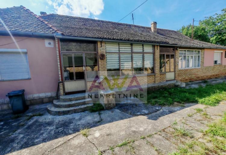 Prigrevica – Očuvana kuća 169m², pomoćni objekti, voćnjak, mogućnost kupovine preko konkursa