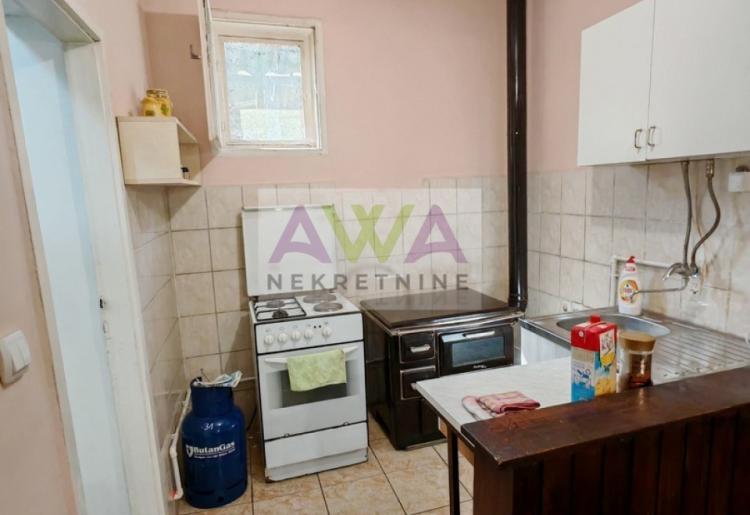 Prigrevica – Očuvana kuća 169m², pomoćni objekti, voćnjak, mogućnost kupovine preko konkursa