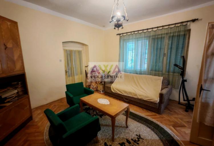 Prigrevica – Očuvana kuća 169m², pomoćni objekti, voćnjak, mogućnost kupovine preko konkursa