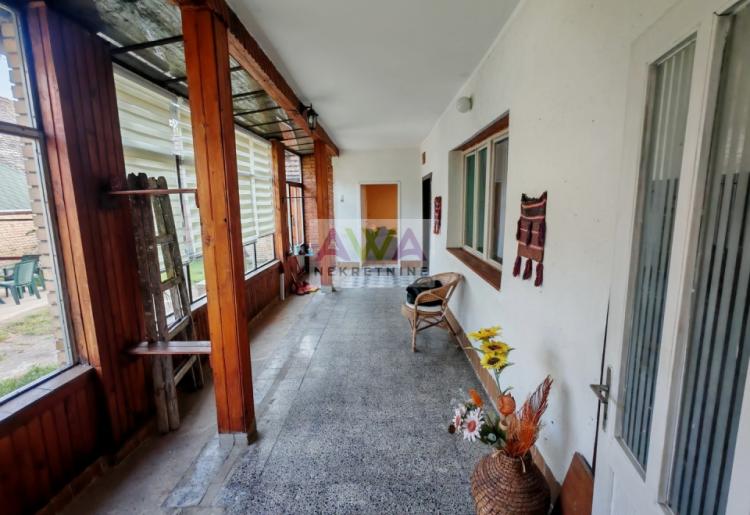 Prigrevica – Očuvana kuća 169m², pomoćni objekti, voćnjak, mogućnost kupovine preko konkursa