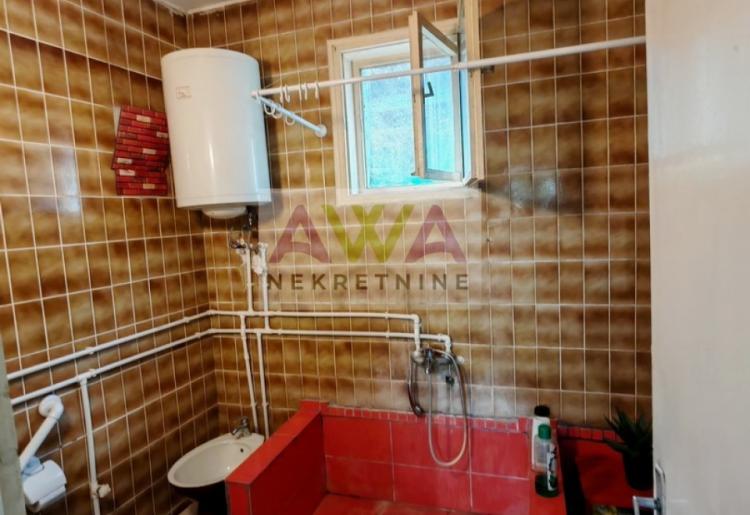 Prigrevica – Očuvana kuća 169m², pomoćni objekti, voćnjak, mogućnost kupovine preko konkursa