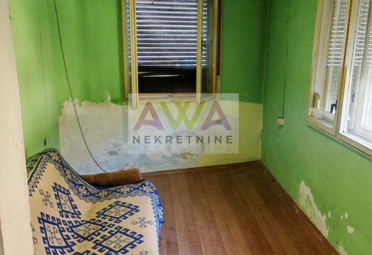 Prigrevica – Očuvana kuća 169m², pomoćni objekti, voćnjak, mogućnost kupovine preko konkursa
