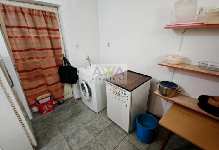 Prigrevica – Očuvana kuća 169m², pomoćni objekti, voćnjak, mogućnost kupovine preko konkursa