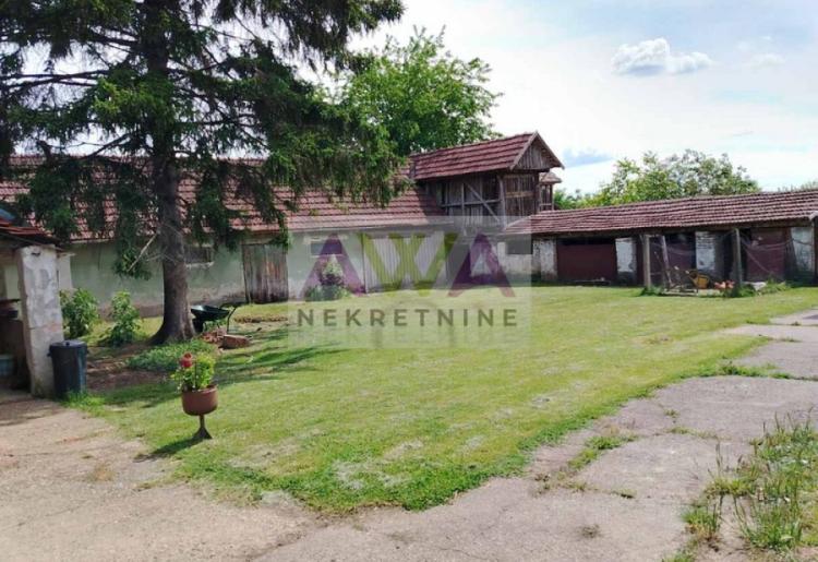 Šikara. Prizemna kuća 150m2, plac 29ar