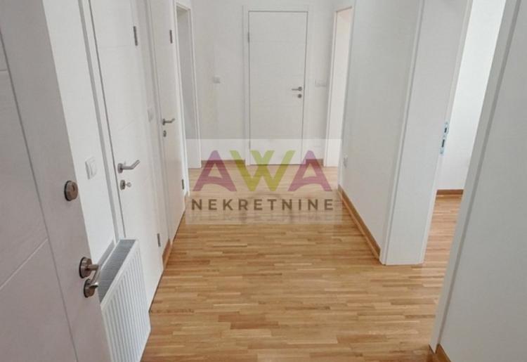 Centar Sombora – Trosoban stan 79m² sa garažom, prvi sprat