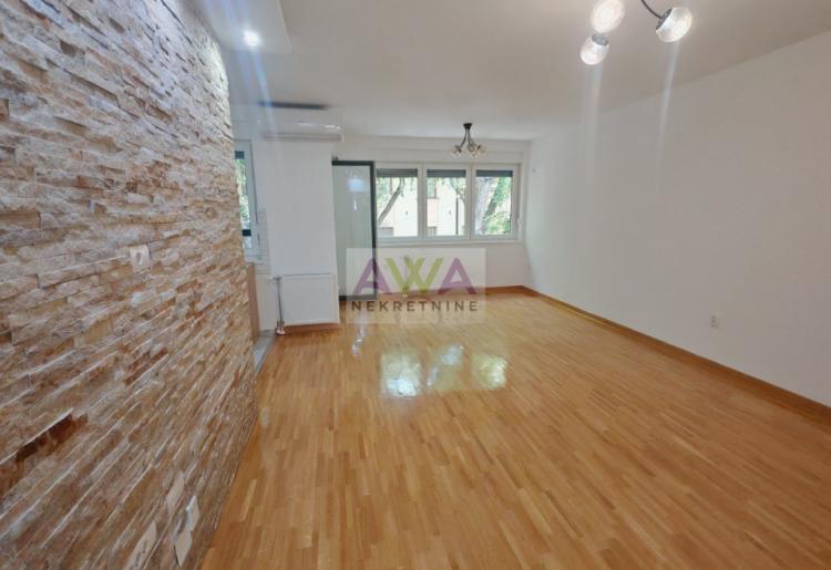 Centar Sombora – Trosoban stan 79m² sa garažom, prvi sprat