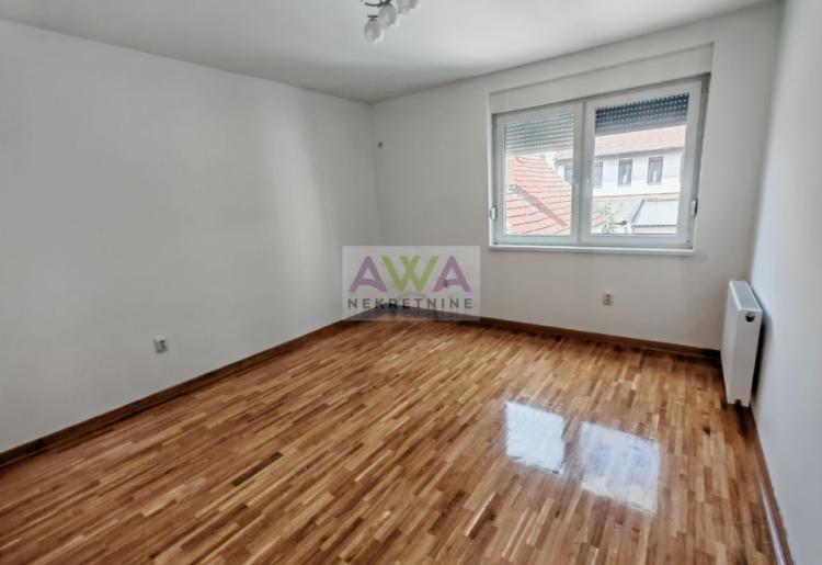 Centar Sombora – Trosoban stan 79m² sa garažom, prvi sprat