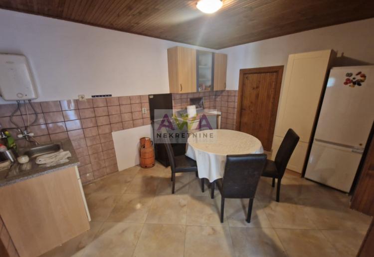 Ruski Krstur – Prizemna kuća 141m², plac 1130m², pomoćni objekti i bašta