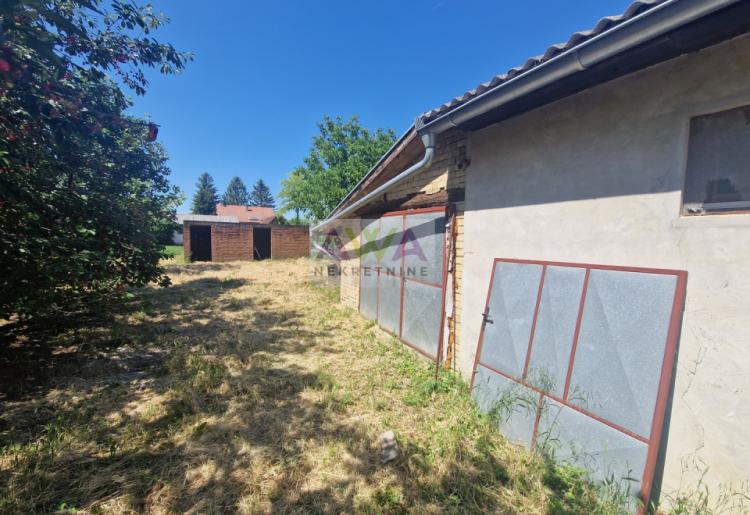 Ruski Krstur – Prizemna kuća 141m², plac 1130m², pomoćni objekti i bašta