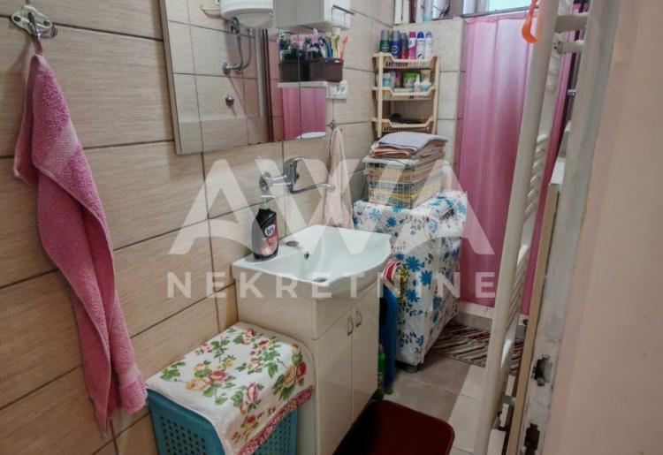 Sređen dvorišni stančić 49m2. Širi centar Sombora