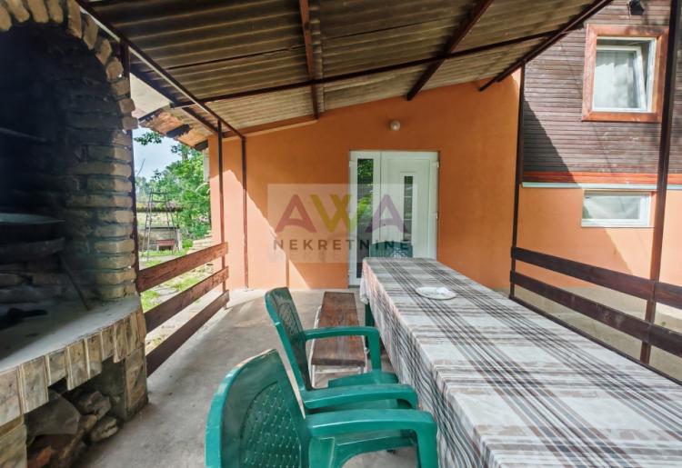 Bezdan – Baračka – Nameštena vikendica 45m², 50m od vode