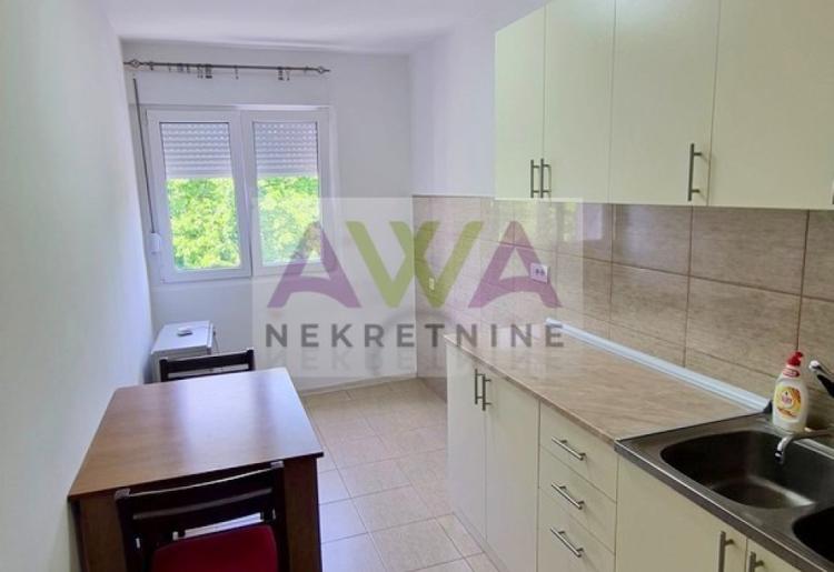 Centar Odžaka – Renoviran jednoiposoban stan 46m², namešten