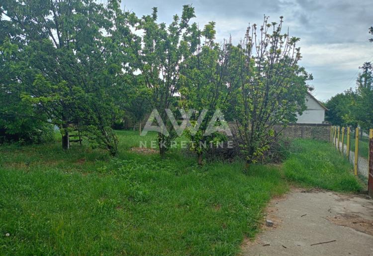 Na prodaju, kuća koja funkcioniše kao lokal, odnosno opremljena prodavnica u Prigrevici