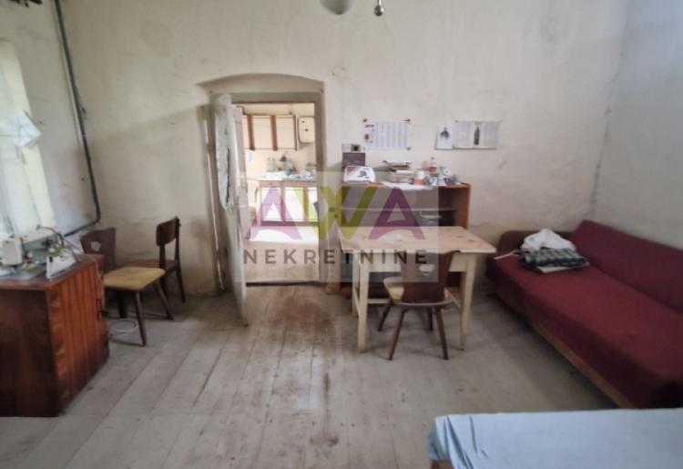 Kruščić – Prizemna kuća 338m² na placu od 4.754m²
