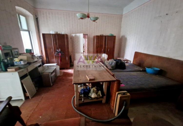 Kruščić – Prizemna kuća 338m² na placu od 4.754m²