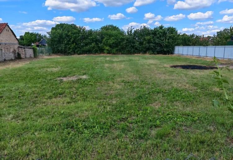 Crvenka, opština Kula – Građevinski plac 790m² sa građevinskom dozvolom