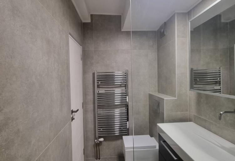 Sombor – Renoviran dvoiposoban stan 64m², I sprat, odlična porodična lokacija