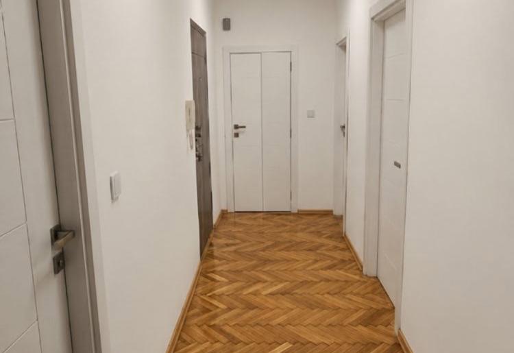 Sombor – Renoviran dvoiposoban stan 64m², I sprat, odlična porodična lokacija