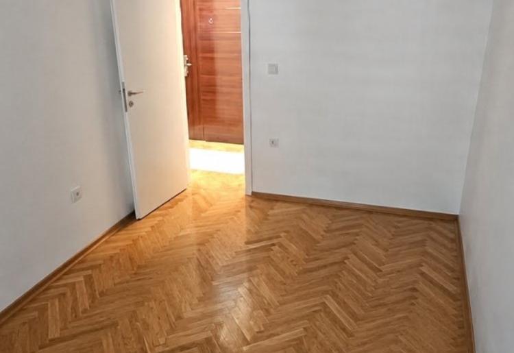 Sombor – Renoviran dvoiposoban stan 64m², I sprat, odlična porodična lokacija