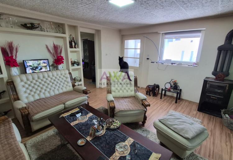 Doroslovo – Renovirana i nameštena prizemna kuća 161m², plac 1.885m²