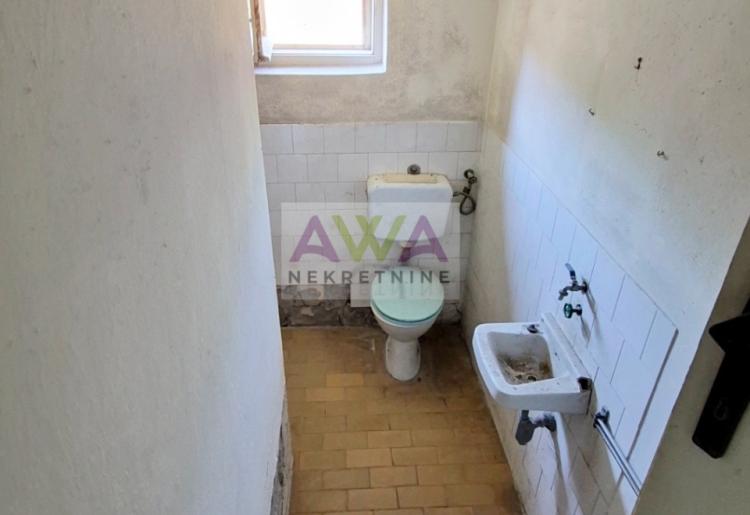  Sombor – Spratna kuća za renoviranje, 160m², plac 353m²