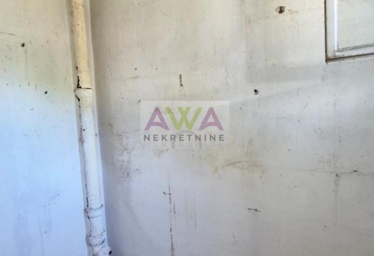  Sombor – Spratna kuća za renoviranje, 160m², plac 353m²