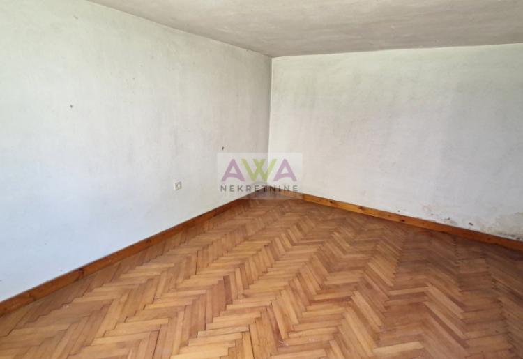  Sombor – Spratna kuća za renoviranje, 160m², plac 353m²