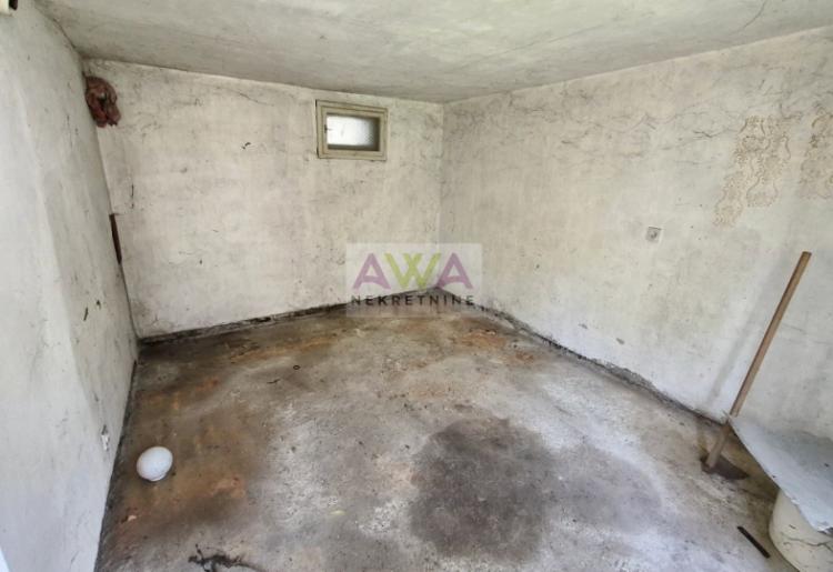  Sombor – Spratna kuća za renoviranje, 160m², plac 353m²