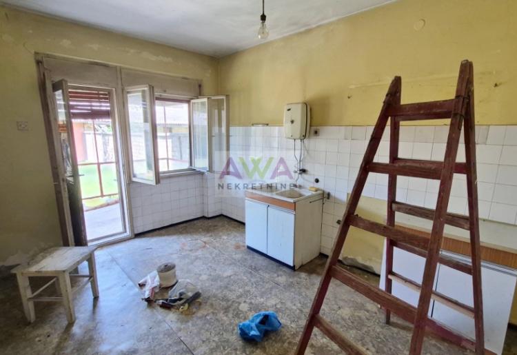 Sombor – Spratna kuća za renoviranje, 160m², plac 353m²