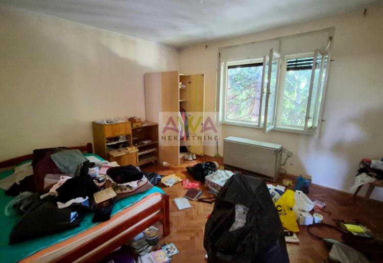  Sombor – Spratna kuća za renoviranje, 160m², plac 353m²