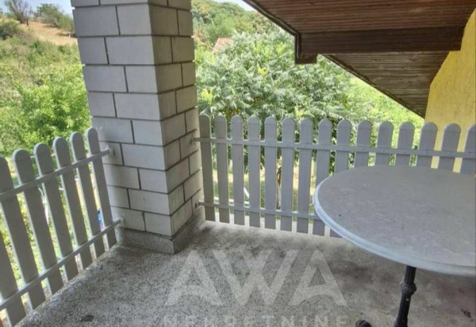 Crvenka, Kuća oko 300 m2, plac 642 m2