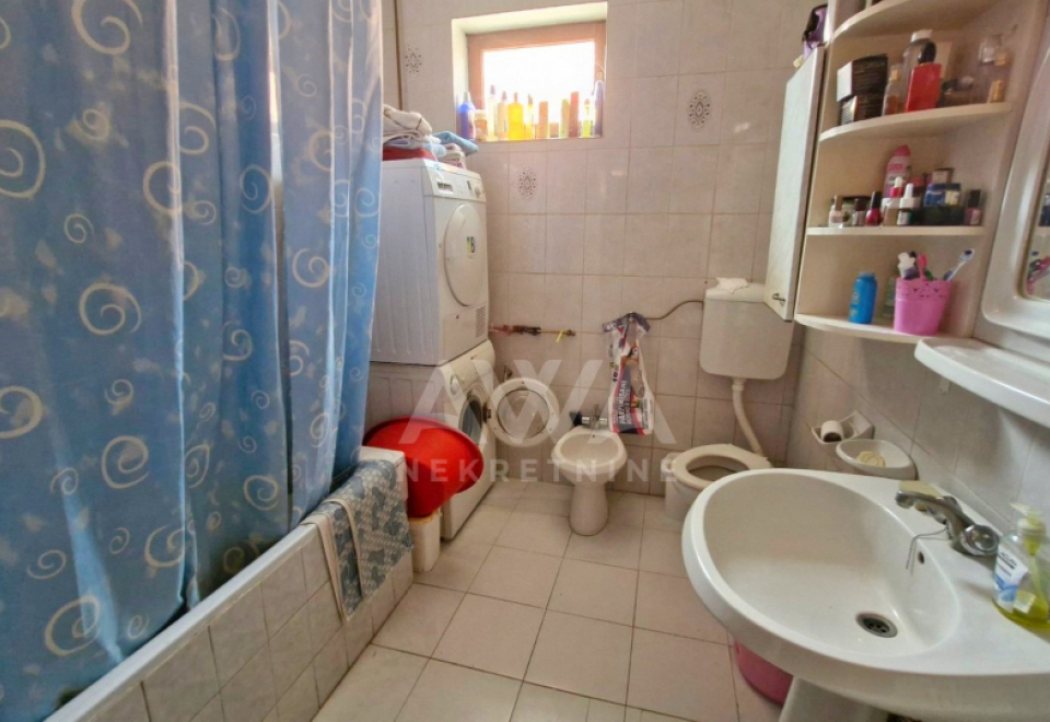 Crvenka, Kuća oko 300 m2, plac 642 m2