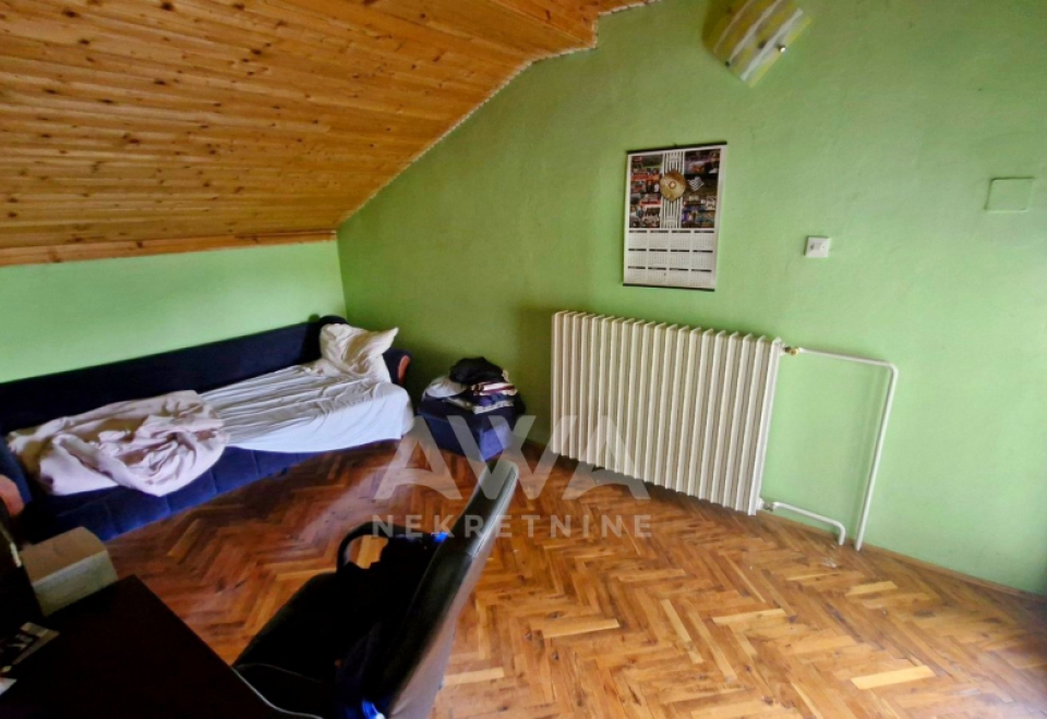 Crvenka, Kuća oko 300 m2, plac 642 m2